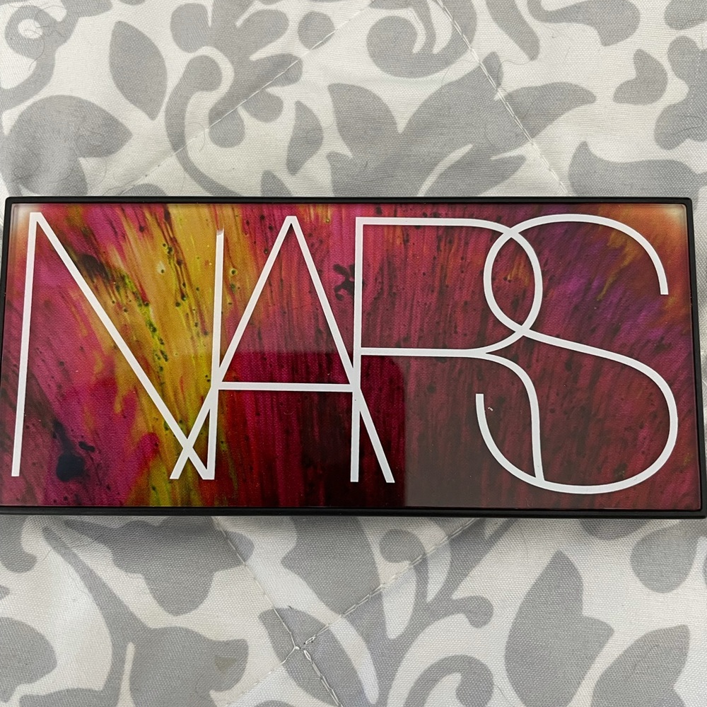 NARS lost in luster face palette